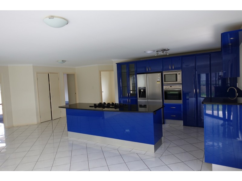 12 Newland Crescent, Parkinson QLD 4115