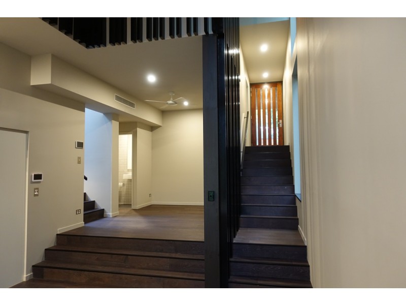 6 Ironside Street, St Lucia QLD 4067