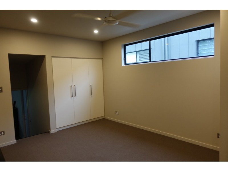 6 Ironside Street, St Lucia QLD 4067