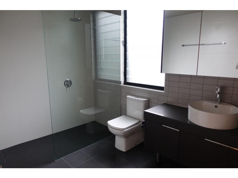 6 Ironside Street, St Lucia QLD 4067