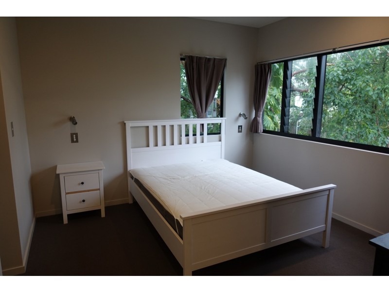 6 Ironside Street, St Lucia QLD 4067