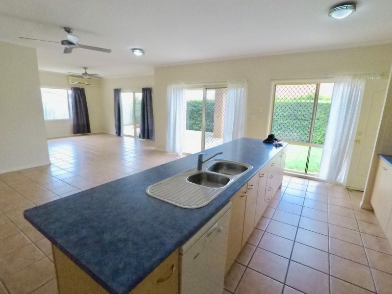 9 Hamilton Close, Forest Lake QLD 4078
