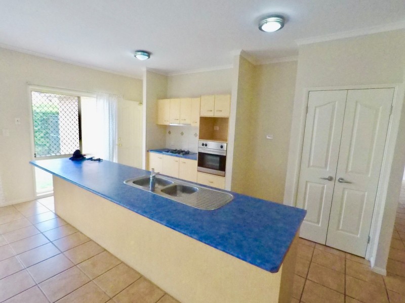 9 Hamilton Close, Forest Lake QLD 4078