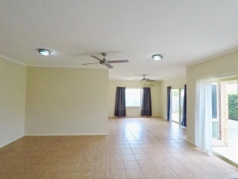 9 Hamilton Close, Forest Lake QLD 4078