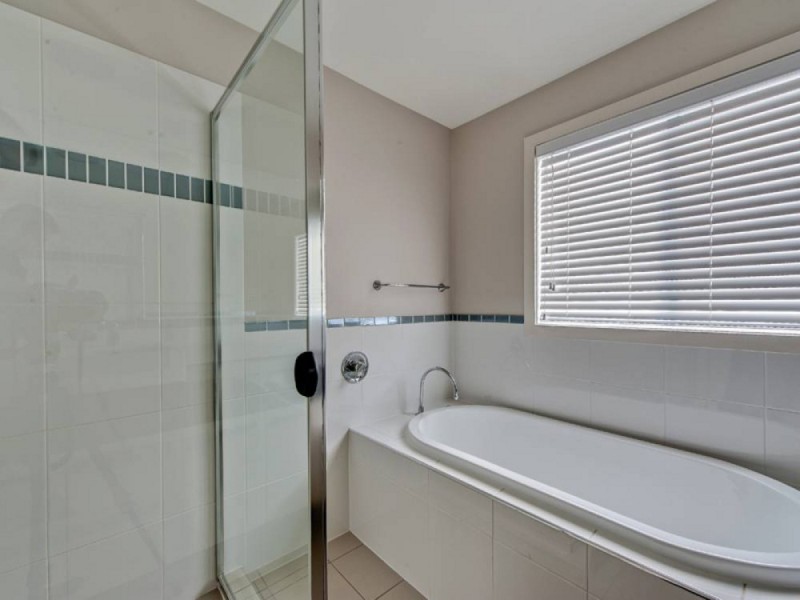 3 Boronia Court, Springfield Lakes QLD 4300