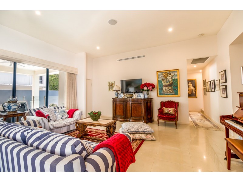 1004 Lakeview Terrace, Benowa QLD 4217