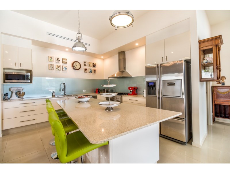1004 Lakeview Terrace, Benowa QLD 4217