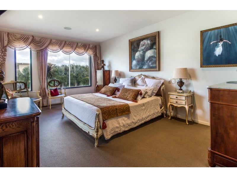 1004 Lakeview Terrace, Benowa QLD 4217