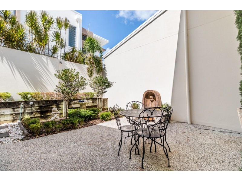 1004 Lakeview Terrace, Benowa QLD 4217