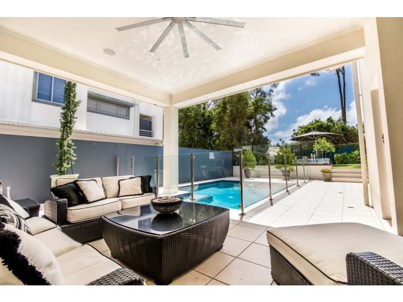 1004 Lakeview Terrace, Benowa QLD 4217