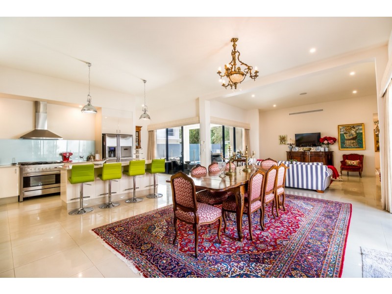 1004 Lakeview Terrace, Benowa QLD 4217