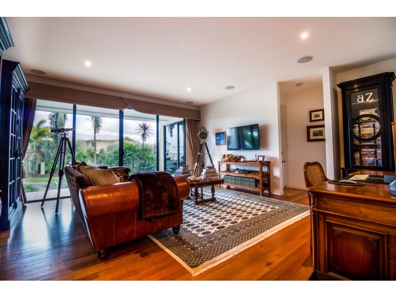 1004 Lakeview Terrace, Benowa QLD 4217