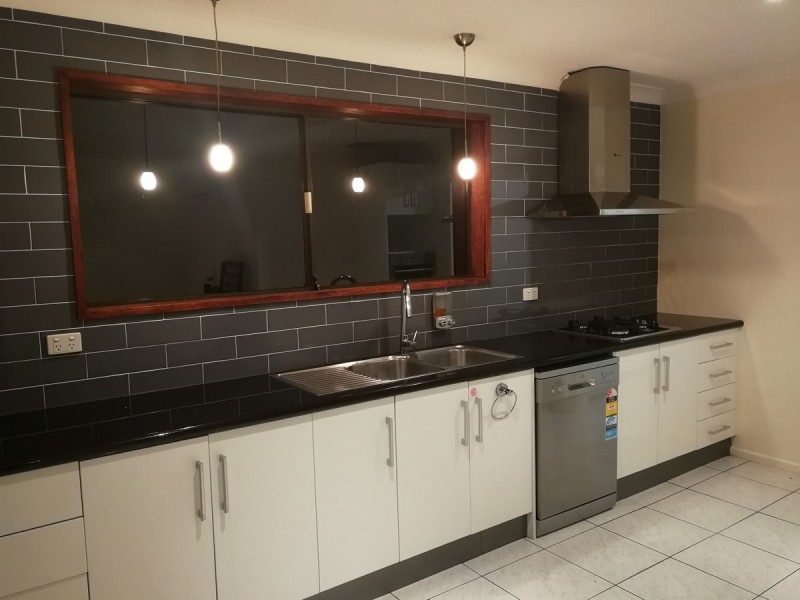 11 Mapleleaf Street, Eight Mile Plains QLD 4113