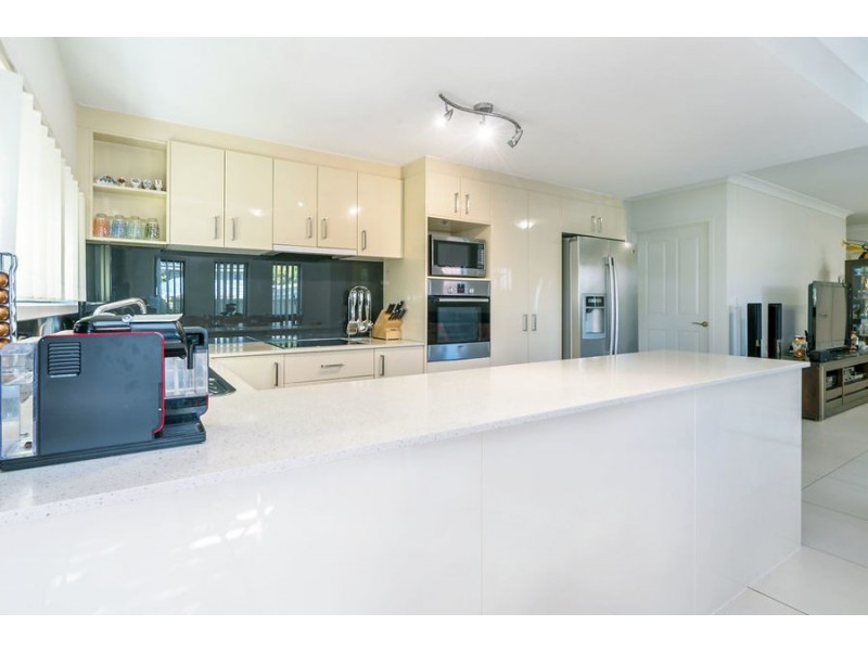 1/6 Peter Parade, Miami QLD 4220