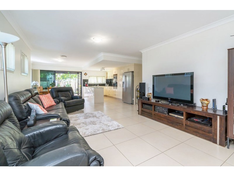 1/6 Peter Parade, Miami QLD 4220