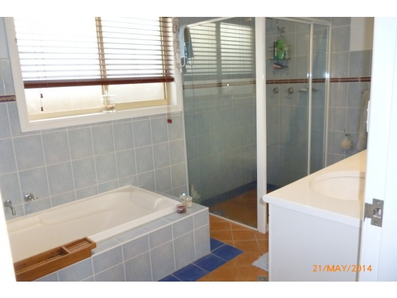 10 Hillside Drive, Albion Park NSW 2527