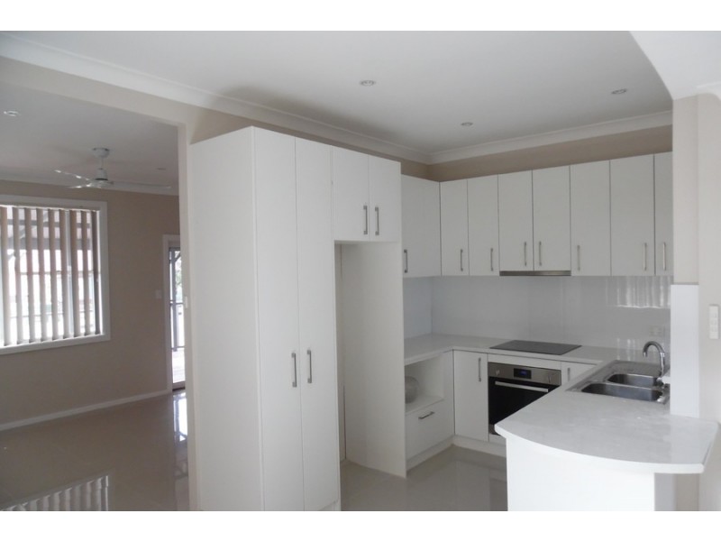 19 Deakin Street, Oak Flats NSW 2529