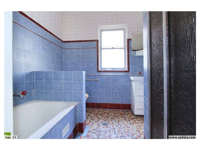 11 Walter Street, Mangerton NSW 2500