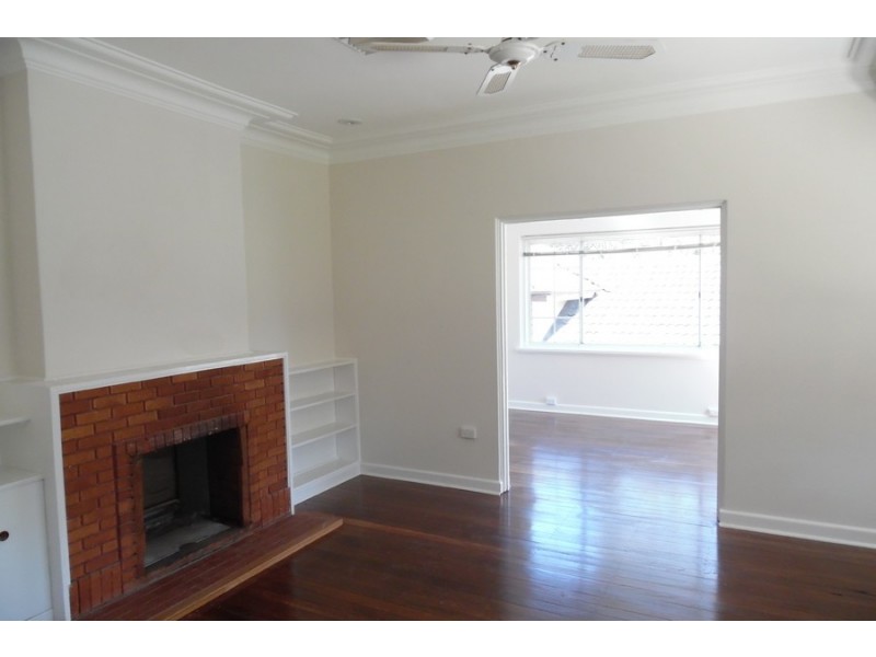 11 Walter Street, Mangerton NSW 2500