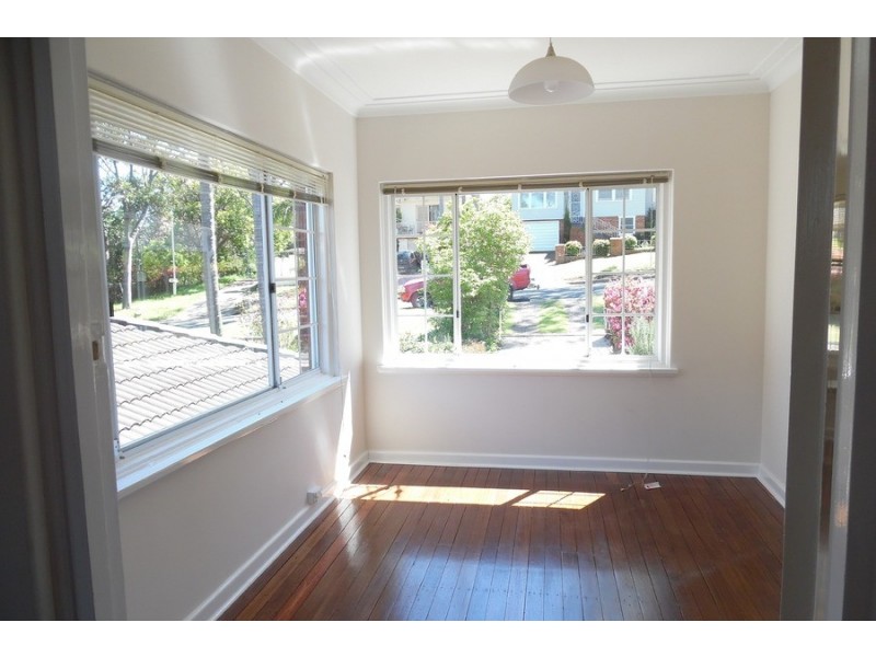 11 Walter Street, Mangerton NSW 2500