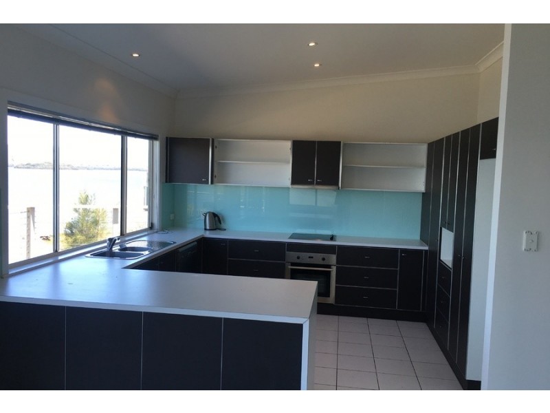 61 Northcliffe Drive, Lake Heights NSW 2502