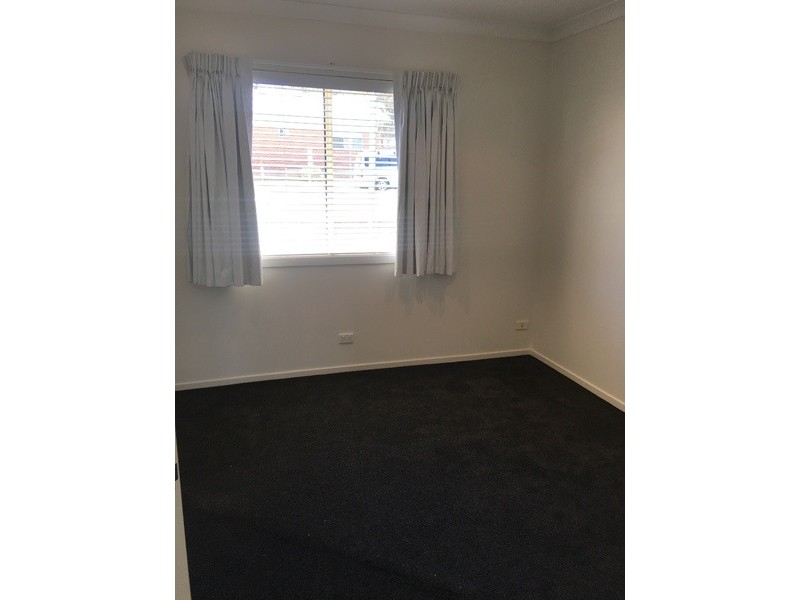 61 Northcliffe Drive, Lake Heights NSW 2502