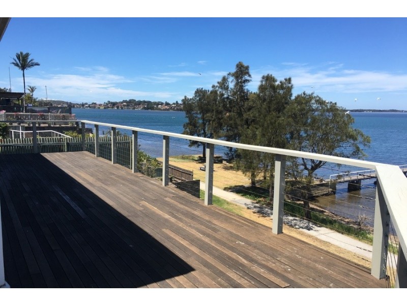61 Northcliffe Drive, Lake Heights NSW 2502