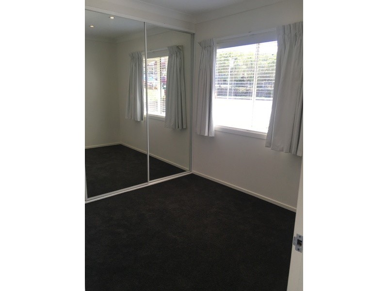 61 Northcliffe Drive, Lake Heights NSW 2502
