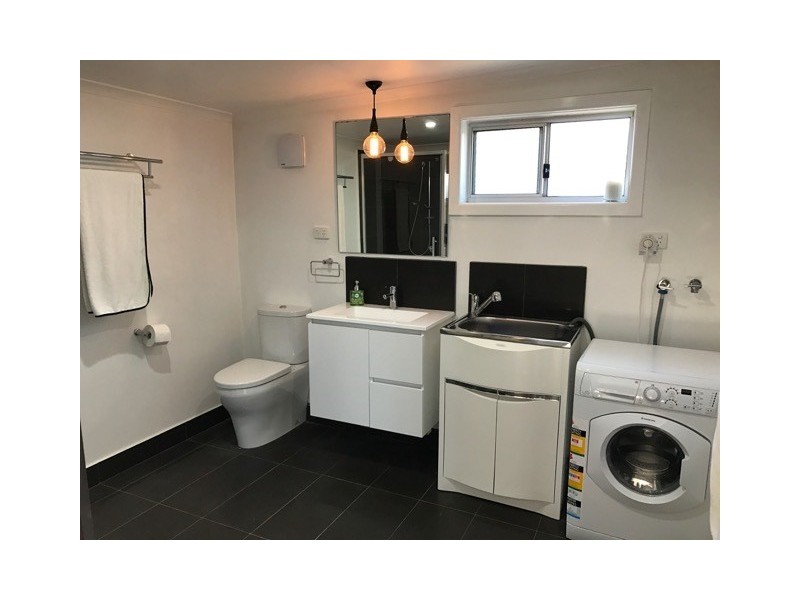 33 Phillips Crescent, Mangerton NSW 2500