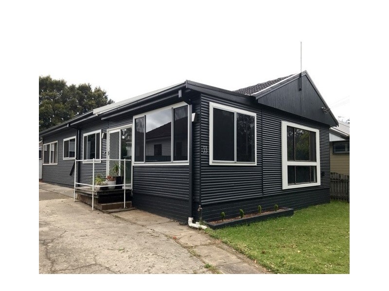 33 Phillips Crescent, Mangerton NSW 2500