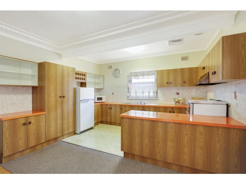 5 Vale Street, Mount Saint Thomas NSW 2500