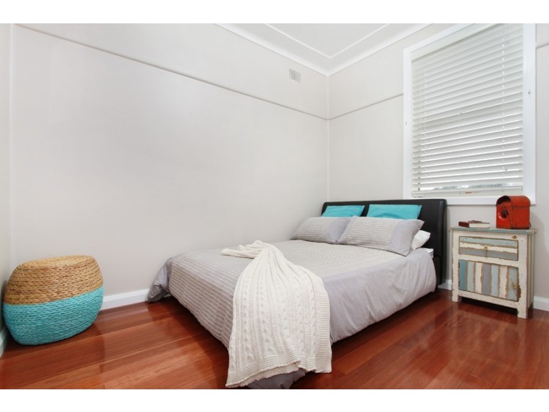 77 Farmborough Road, Unanderra NSW 2526
