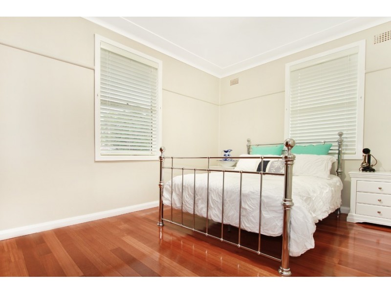 77 Farmborough Road, Unanderra NSW 2526