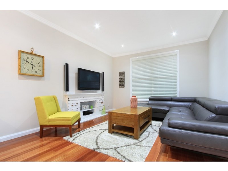 77 Farmborough Road, Unanderra NSW 2526