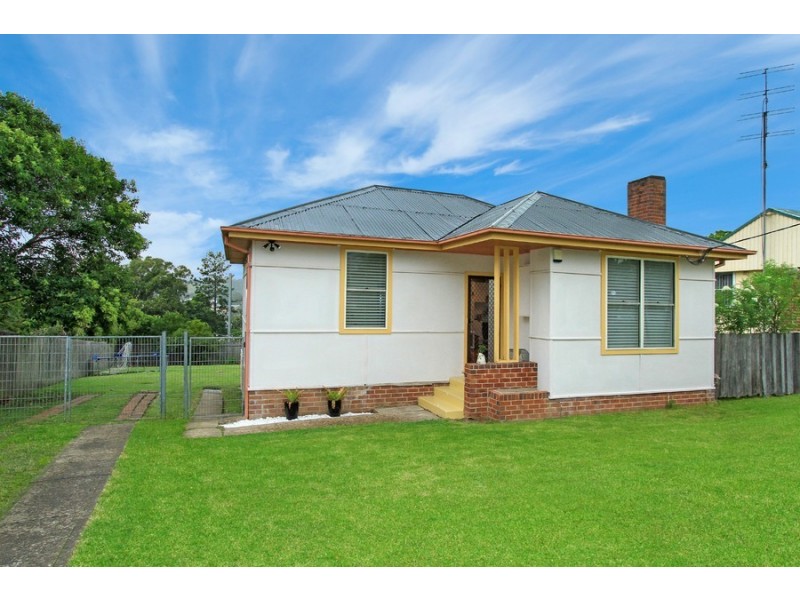 77 Farmborough Road, Unanderra NSW 2526