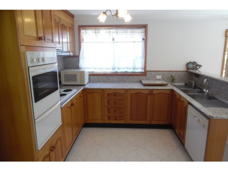 27 Edmund Avenue, Figtree NSW 2525