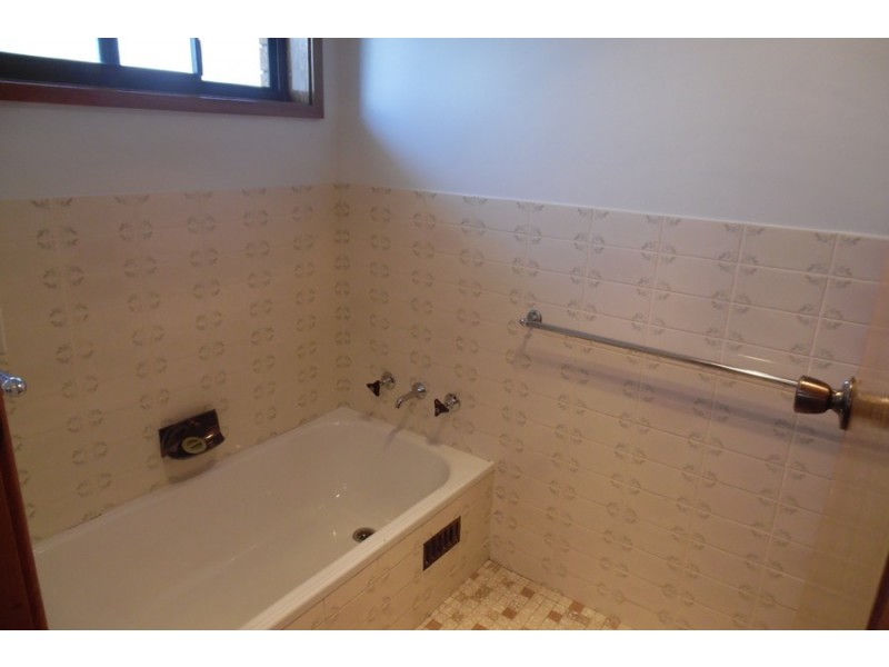 27 Edmund Avenue, Figtree NSW 2525