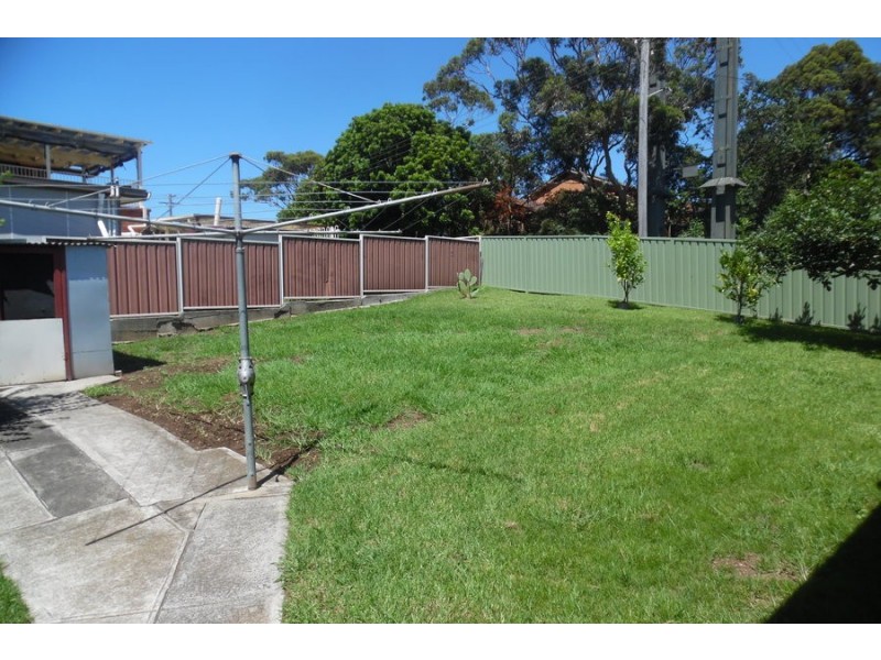 27 Edmund Avenue, Figtree NSW 2525