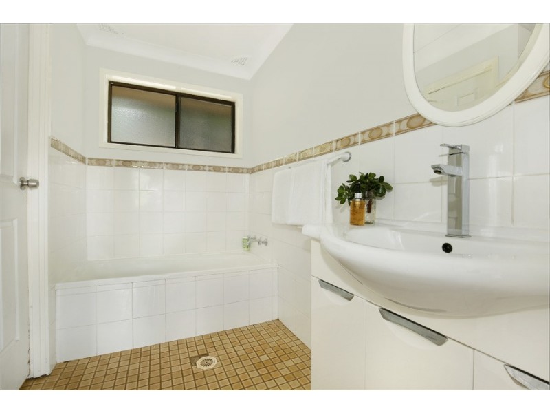 5 Aminya Place, Farmborough Heights NSW 2526
