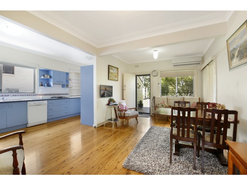 11 Mount Street, Mount Saint Thomas NSW 2500