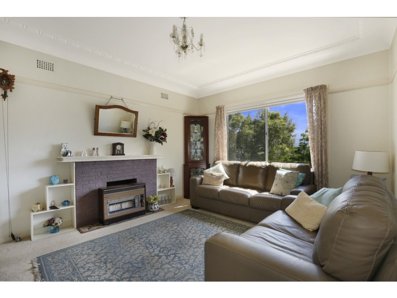 11 Mount Street, Mount Saint Thomas NSW 2500