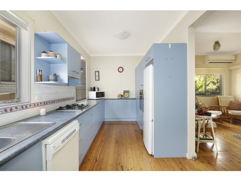 11 Mount Street, Mount Saint Thomas NSW 2500
