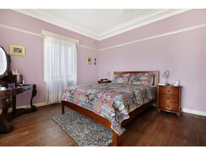 11 Mount Street, Mount Saint Thomas NSW 2500