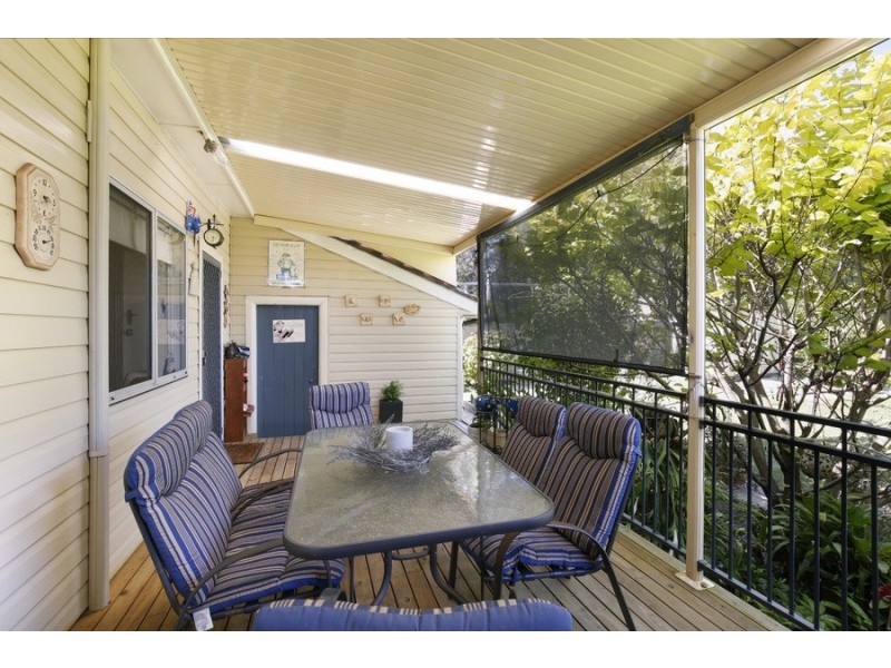 11 Mount Street, Mount Saint Thomas NSW 2500
