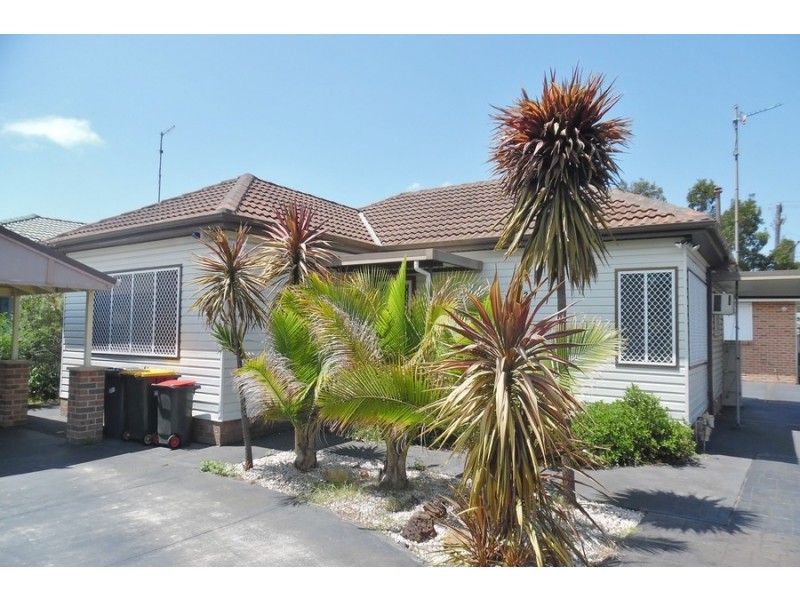 12 Hurt Parade, Unanderra NSW 2526