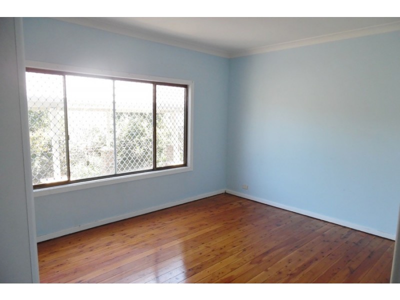 12 Hurt Parade, Unanderra NSW 2526