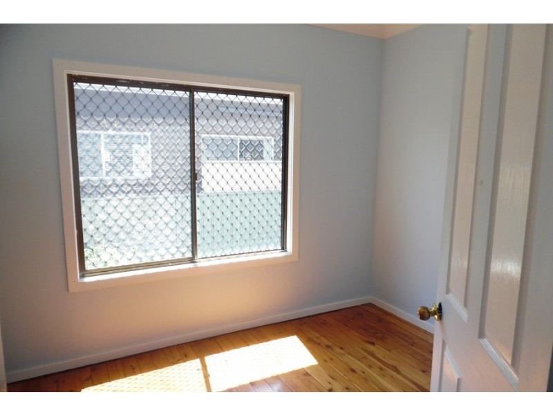 12 Hurt Parade, Unanderra NSW 2526