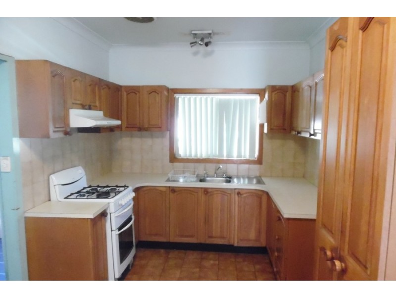 12 Hurt Parade, Unanderra NSW 2526