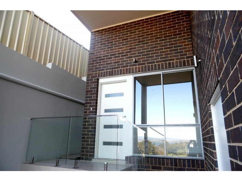 1A/1 Backhouse Road, Lake Heights NSW 2502