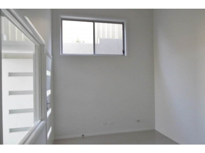 1A/1 Backhouse Road, Lake Heights NSW 2502